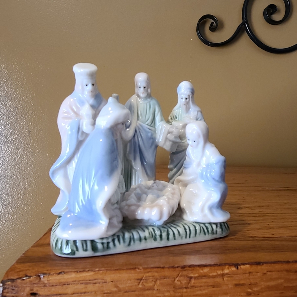 Porcelain Christmas Vintage figurine - Picture 5 of 13